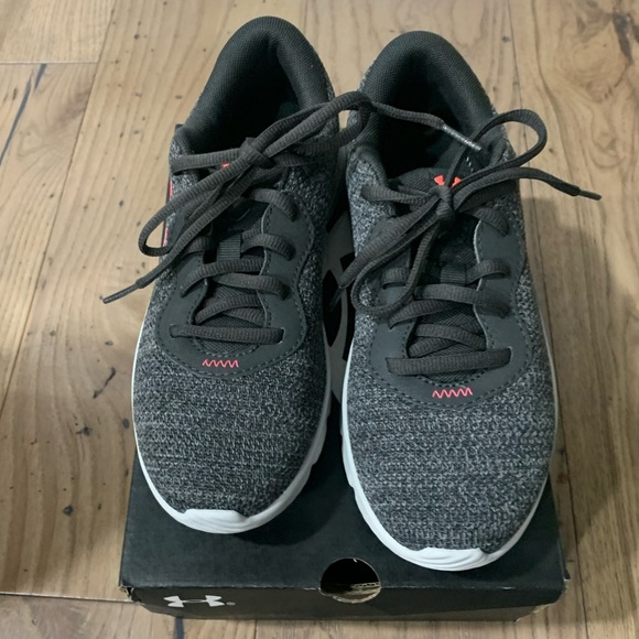 Under Armour Women’s Running shoes - Picture 4 of 5